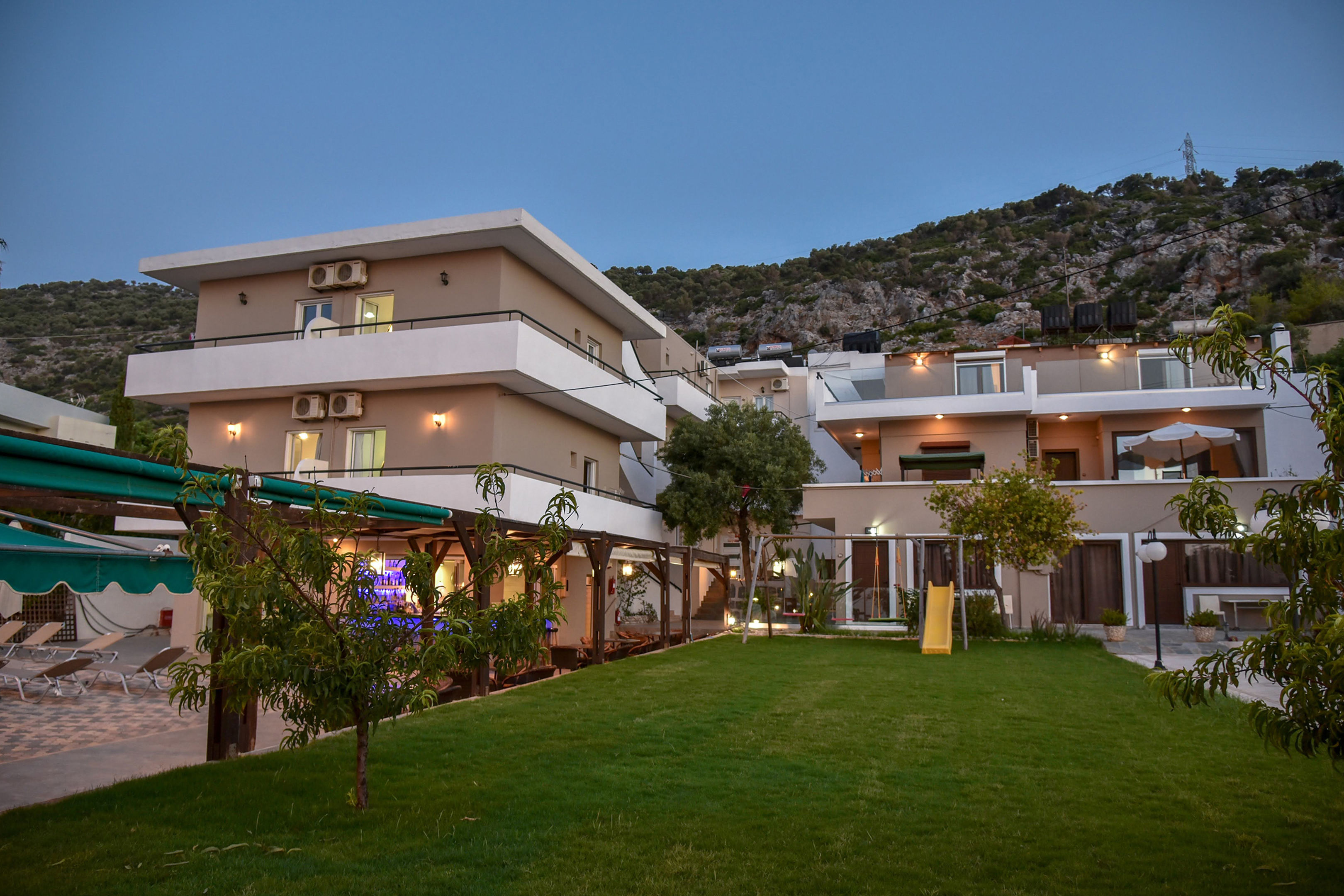 Iraklis Apartments