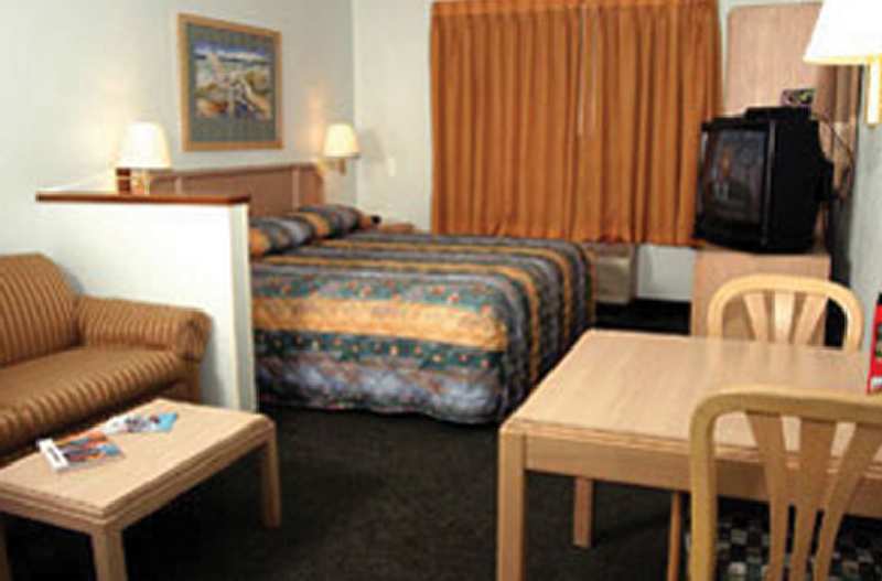 Quality Suites Universal South