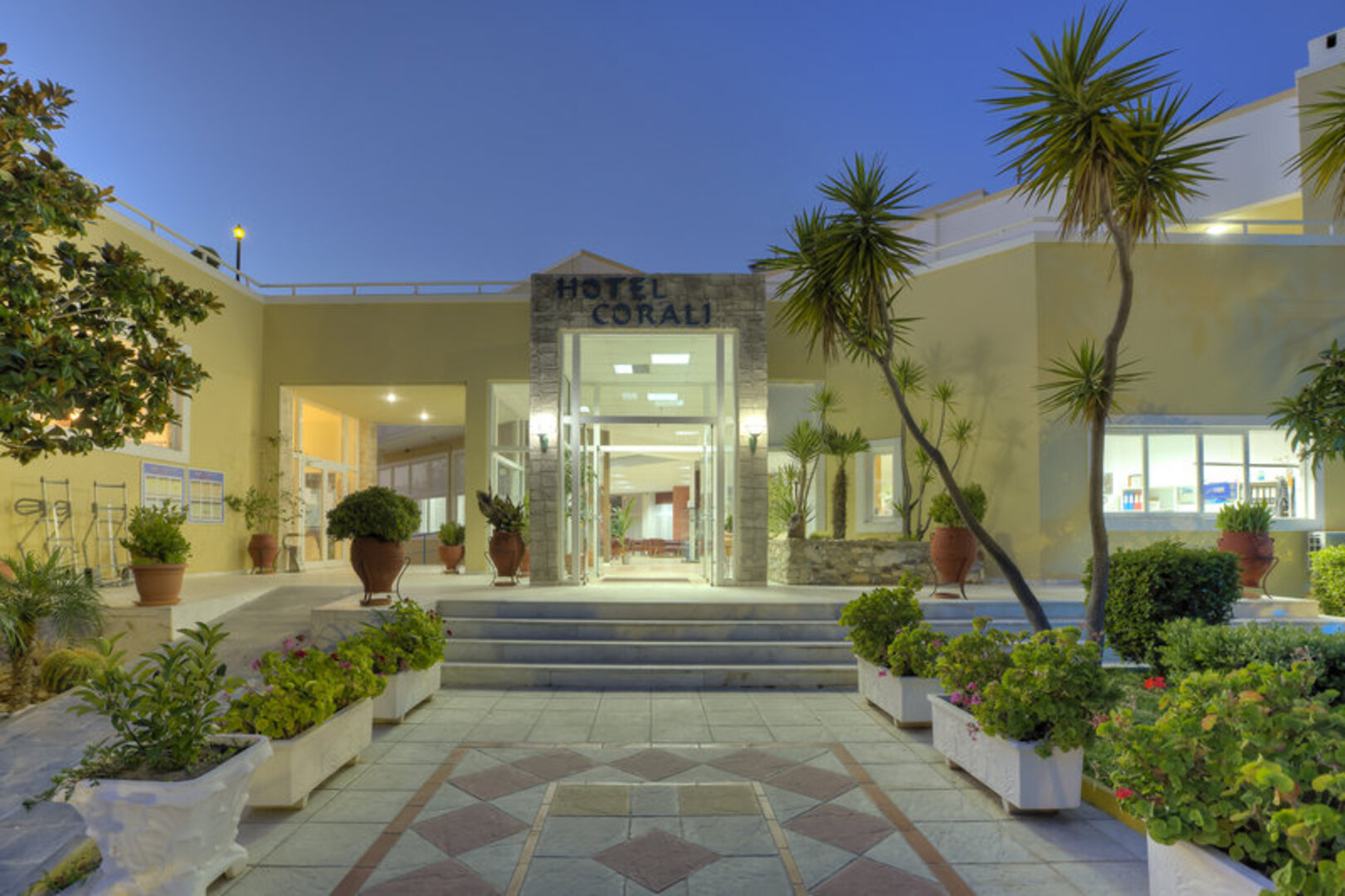 Corali Hotel & Apartments