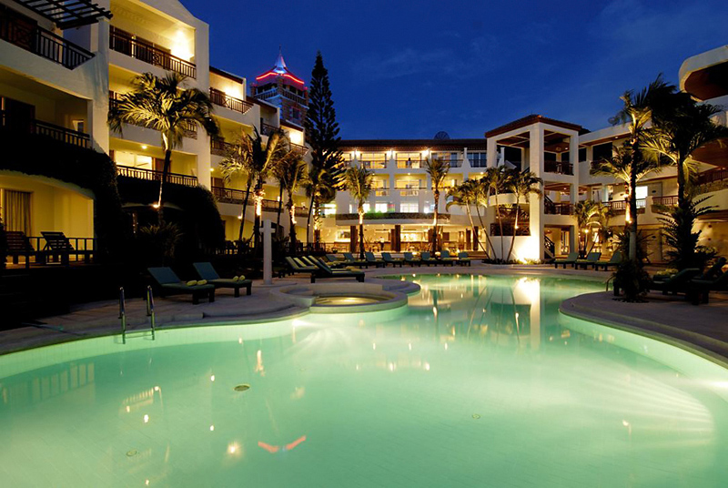 Novotel Phuket Karon Beach Resort & Spa