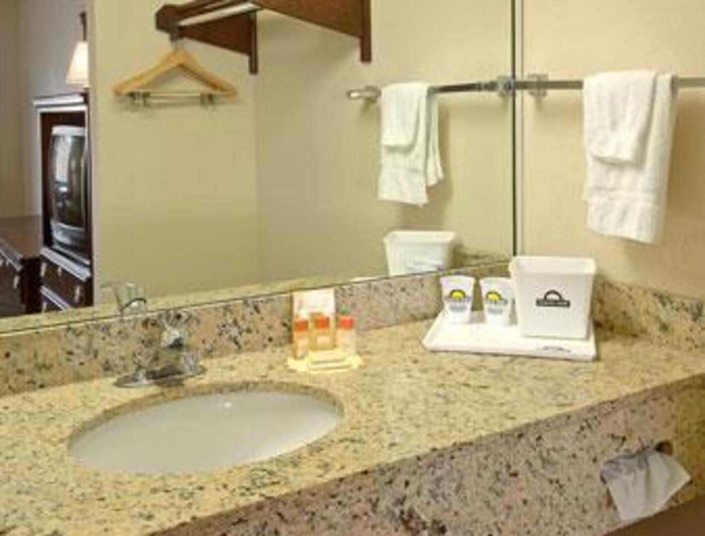 Days Inn & Suites Orlando / UCF Research Park