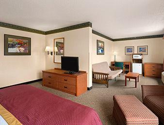 Baymont Inn & Suites DeKalb