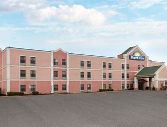 Days Inn & Suites by Wyndham Harvey Chicago Southland