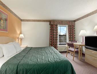 Days Inn & Suites by Wyndham Harvey Chicago Southland