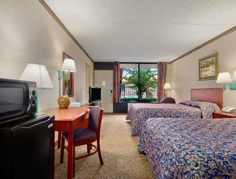 Days Inn & Suites Orlando Airport