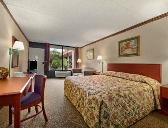 Days Inn & Suites Orlando Airport