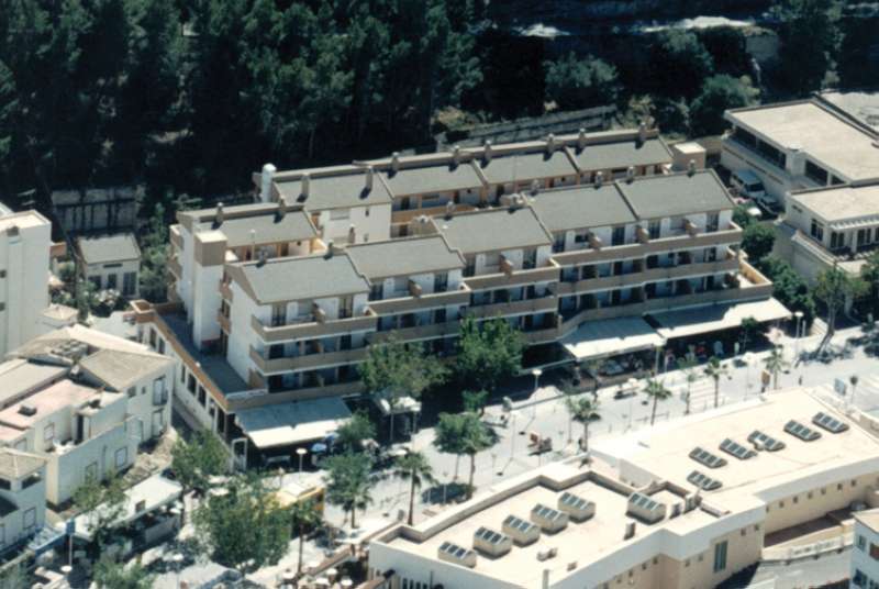 Flor Los Almendros Apartments