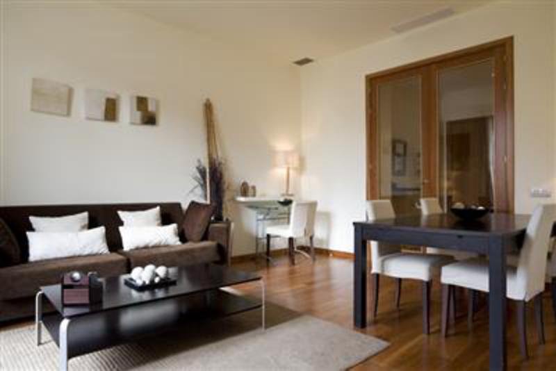 Villarroel Barcelona Apartment