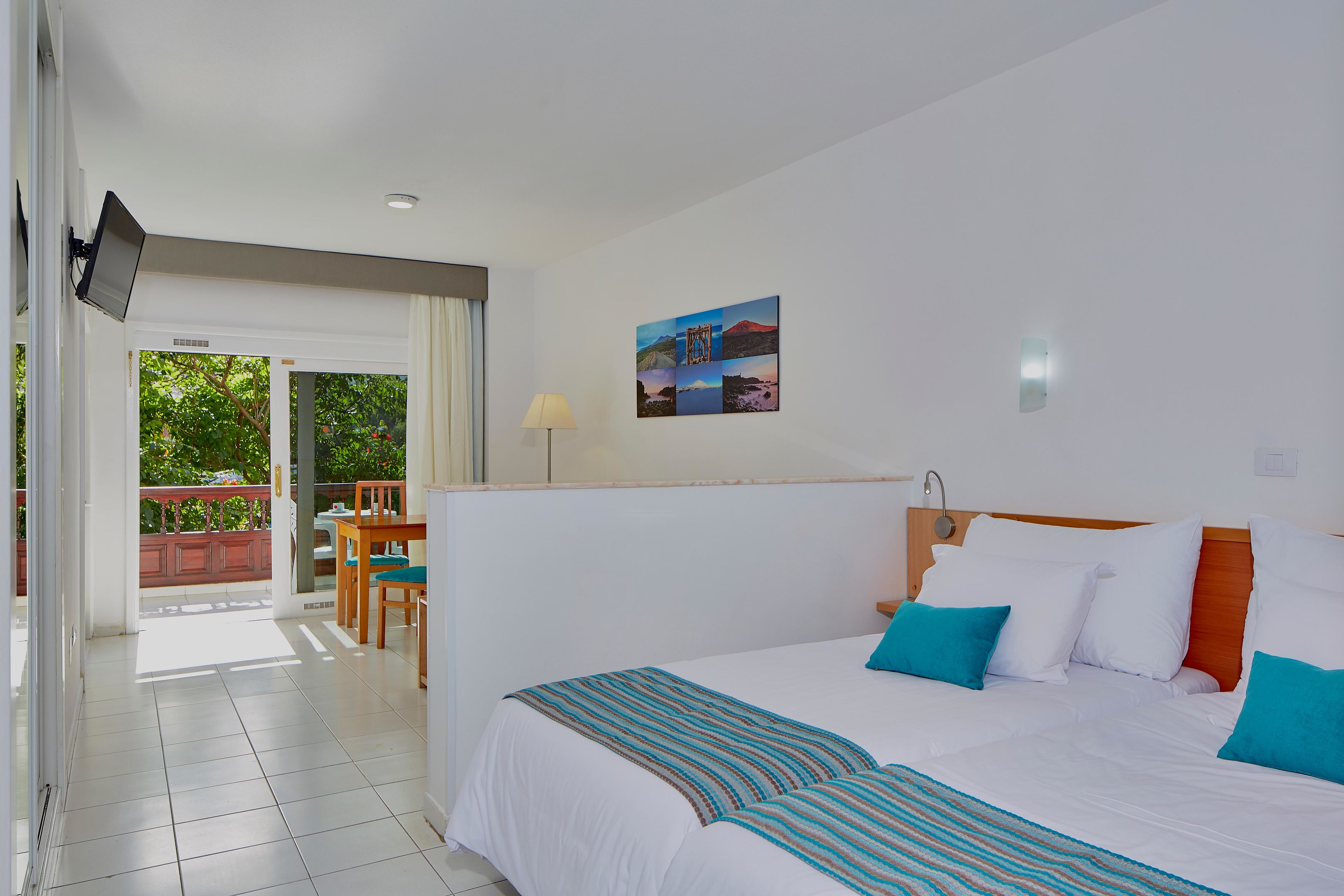 Coral Teide Mar Apartments Photo