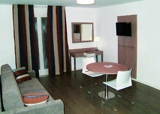 Residhome Appart Hotel Roissy Village