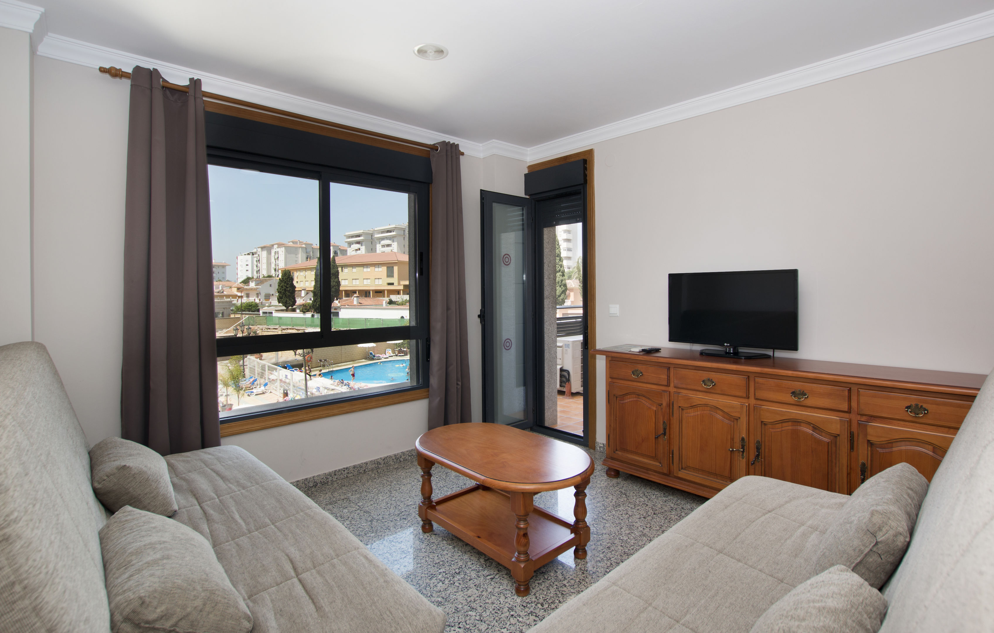 Apartamentos Nuria Sol