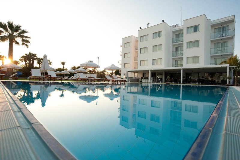 Frixos Suites Hotel Apartments