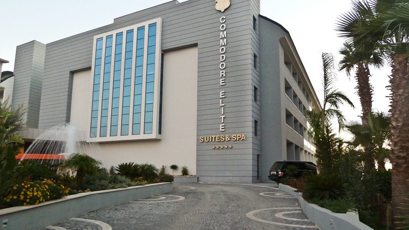 Commodore Elite Suites & Spa