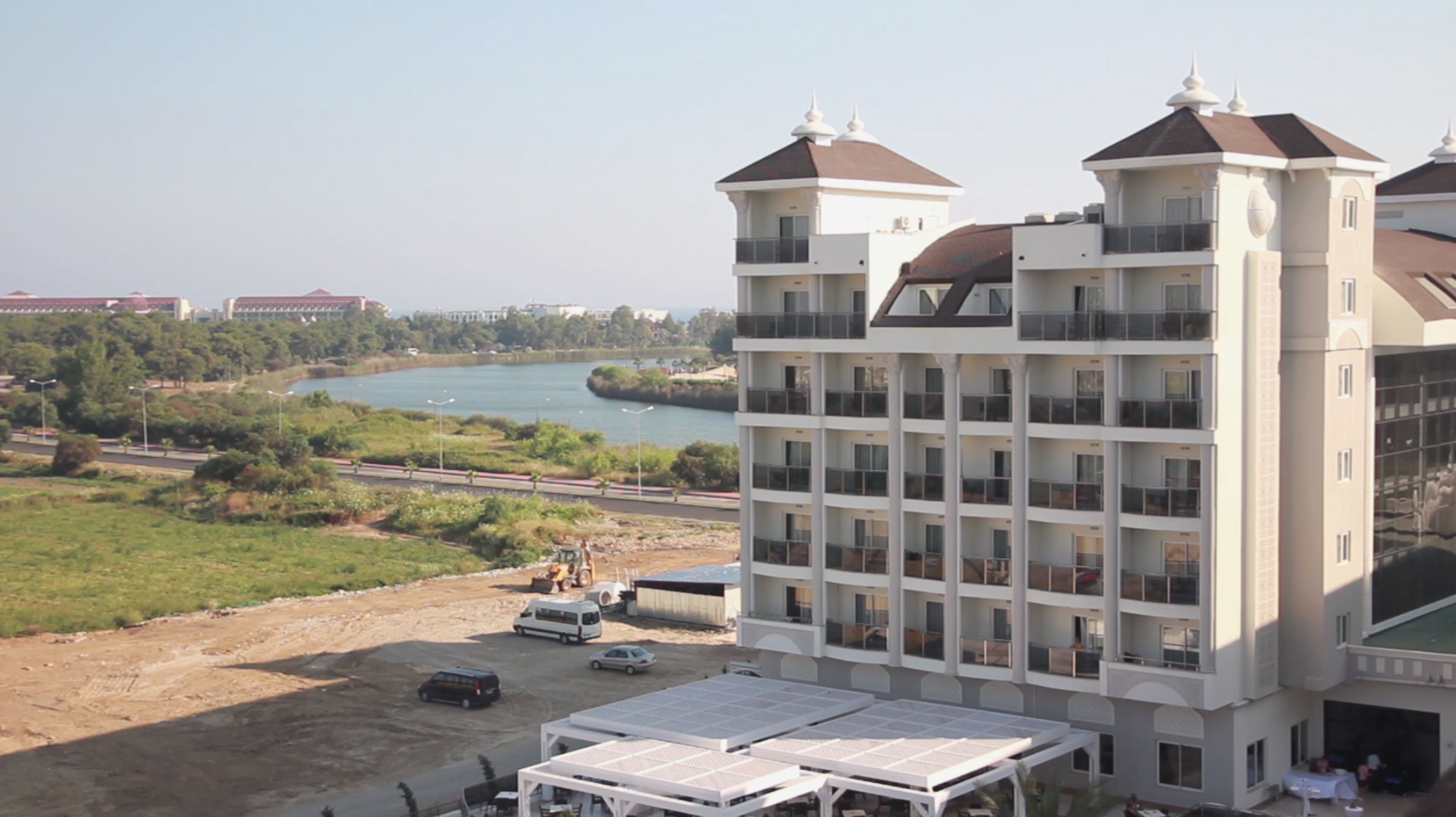 LRS Lake & River Side Hotel & Spa