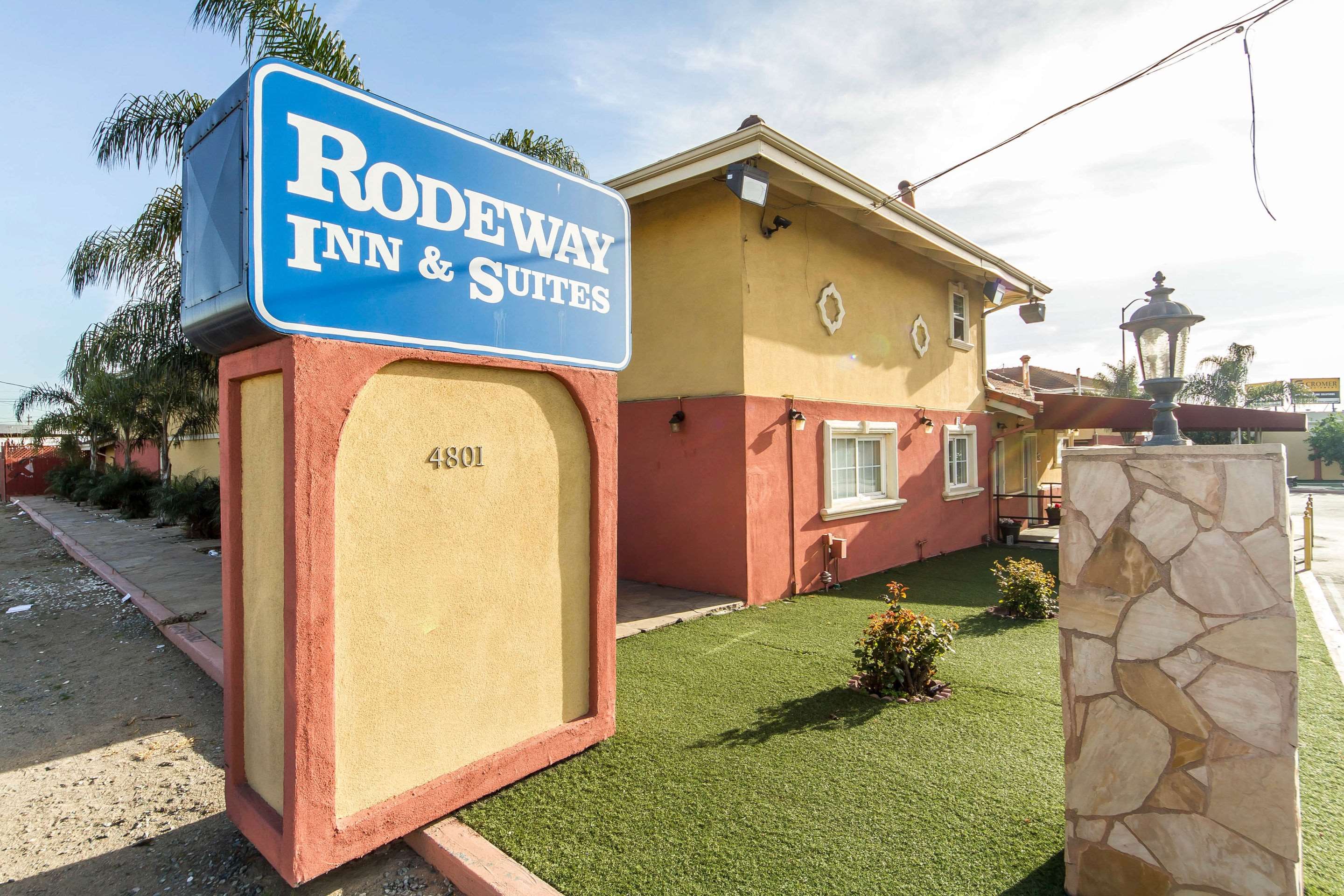 Rodeway Inn & Suites Near the Coliseum & Arena