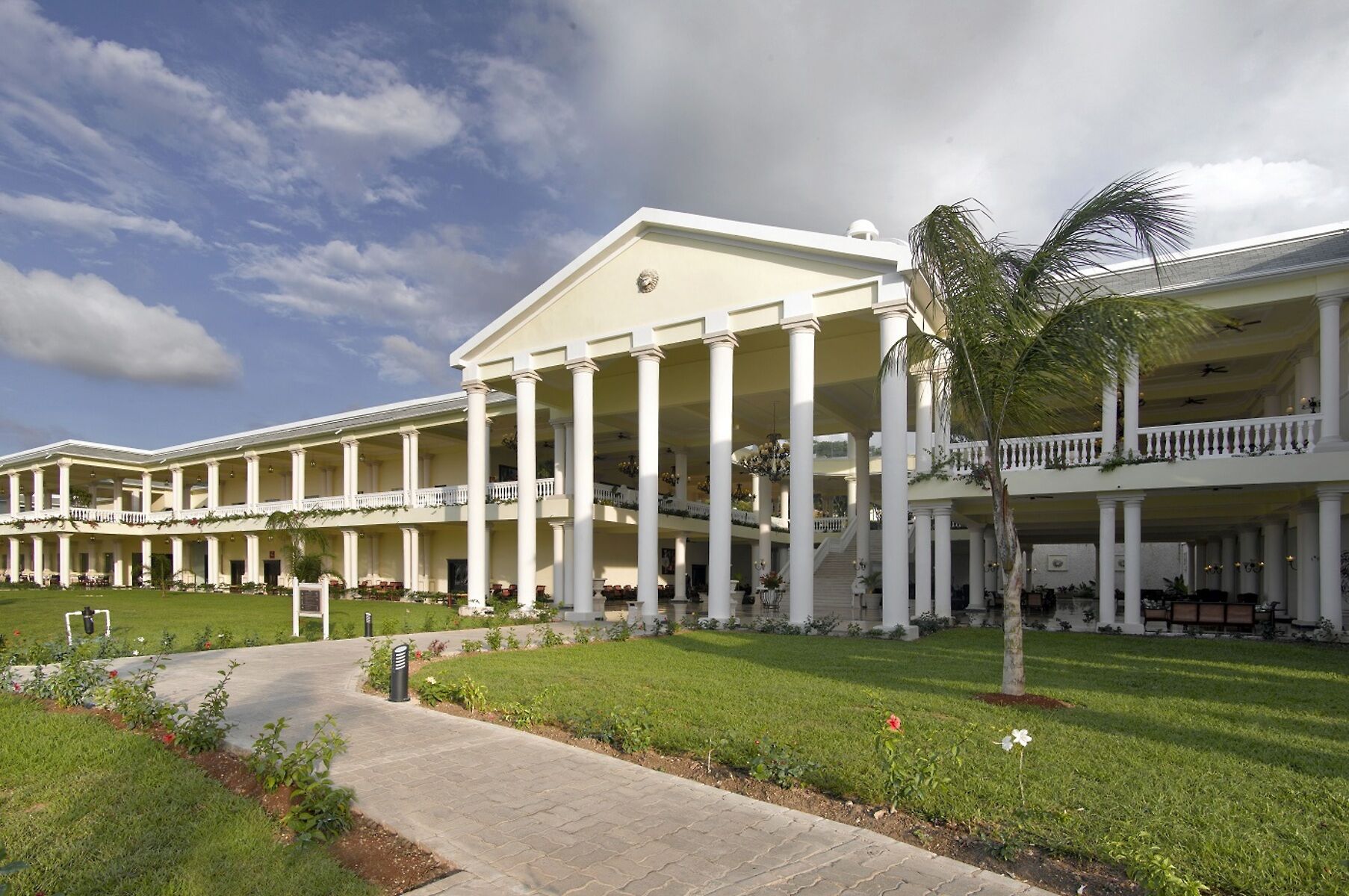 Grand Palladium Lady Hamilton Resort & Spa