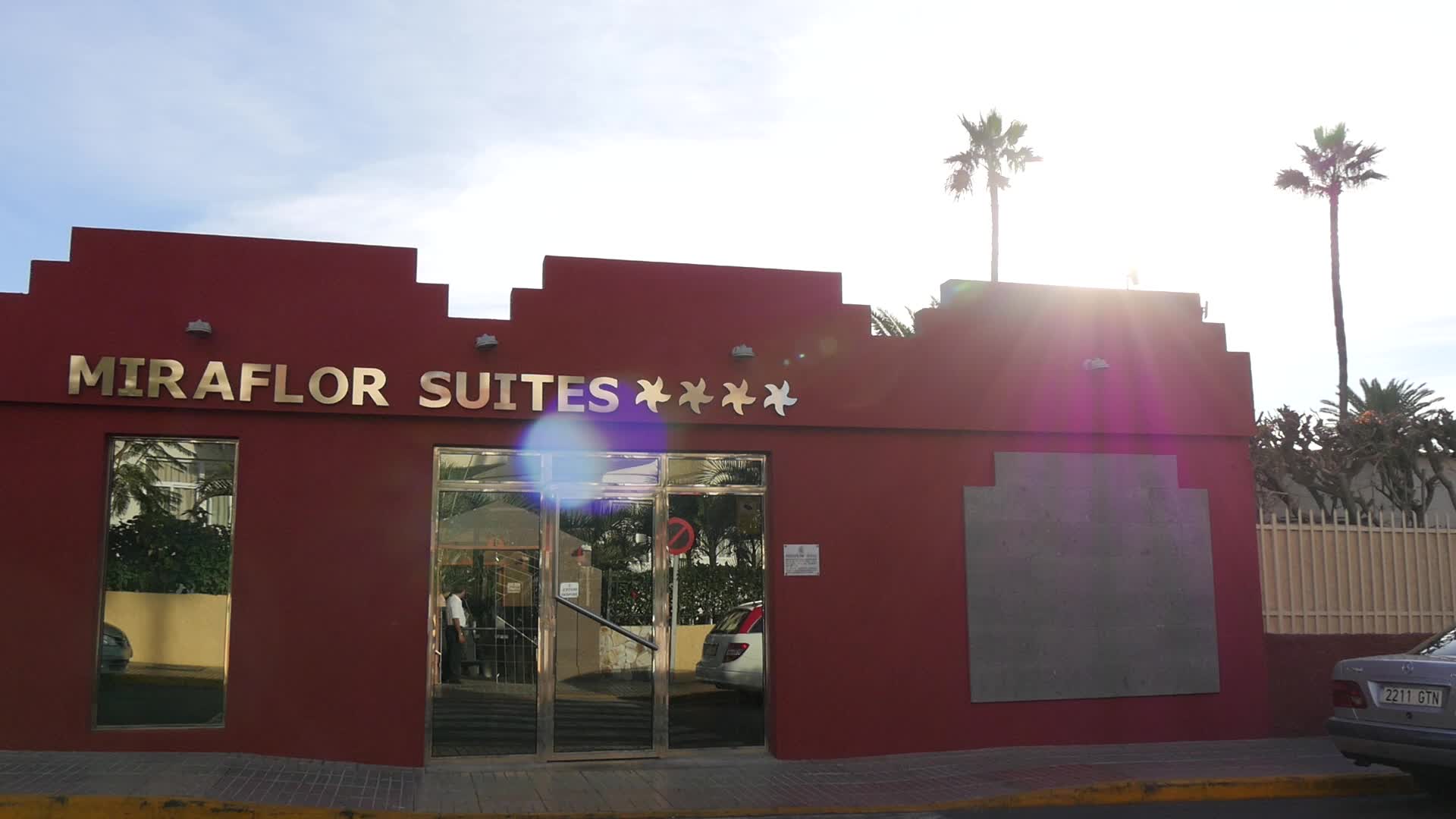 HL Miraflor Suites Hotel