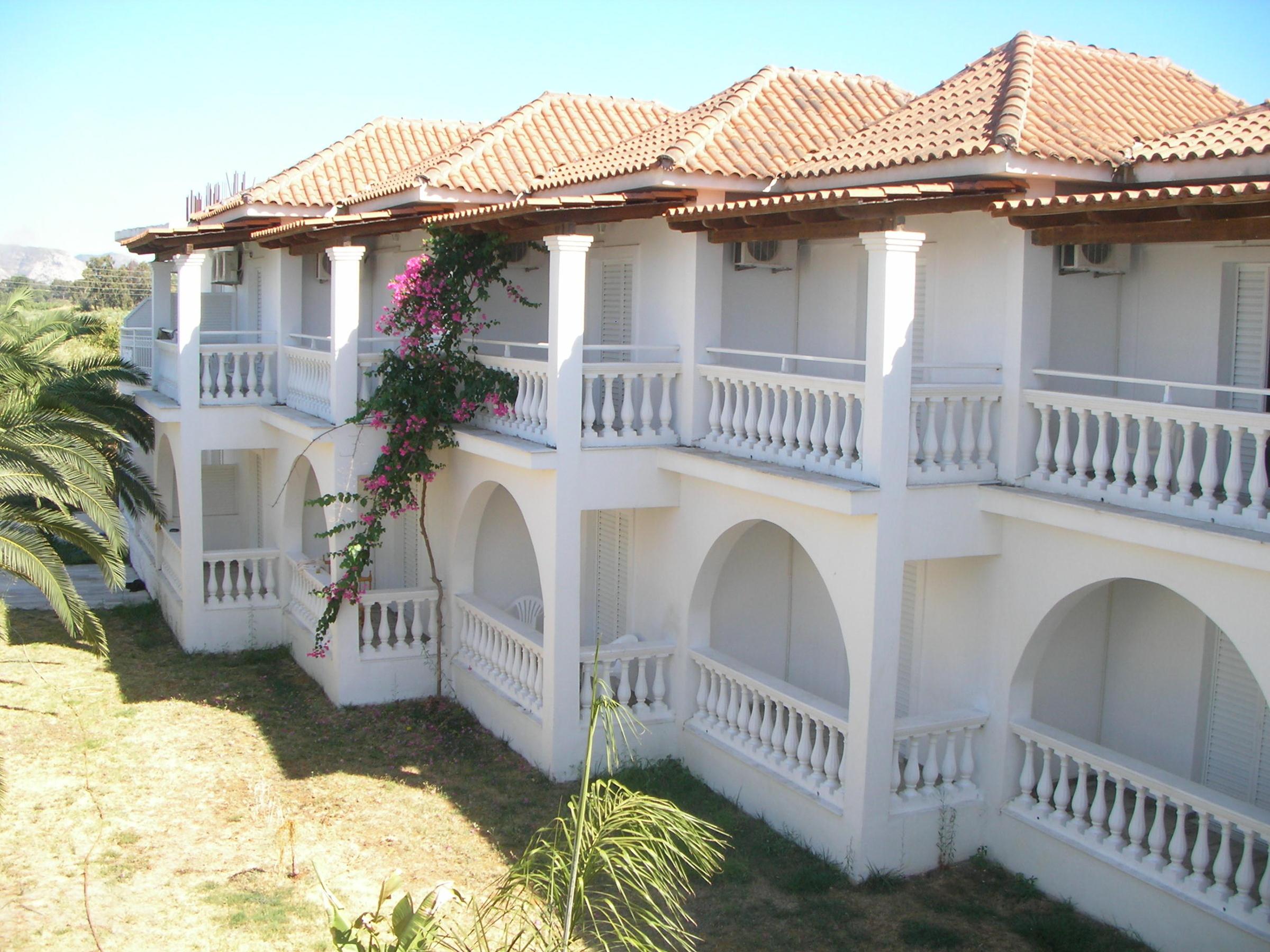 Mariana Hotel & Studios