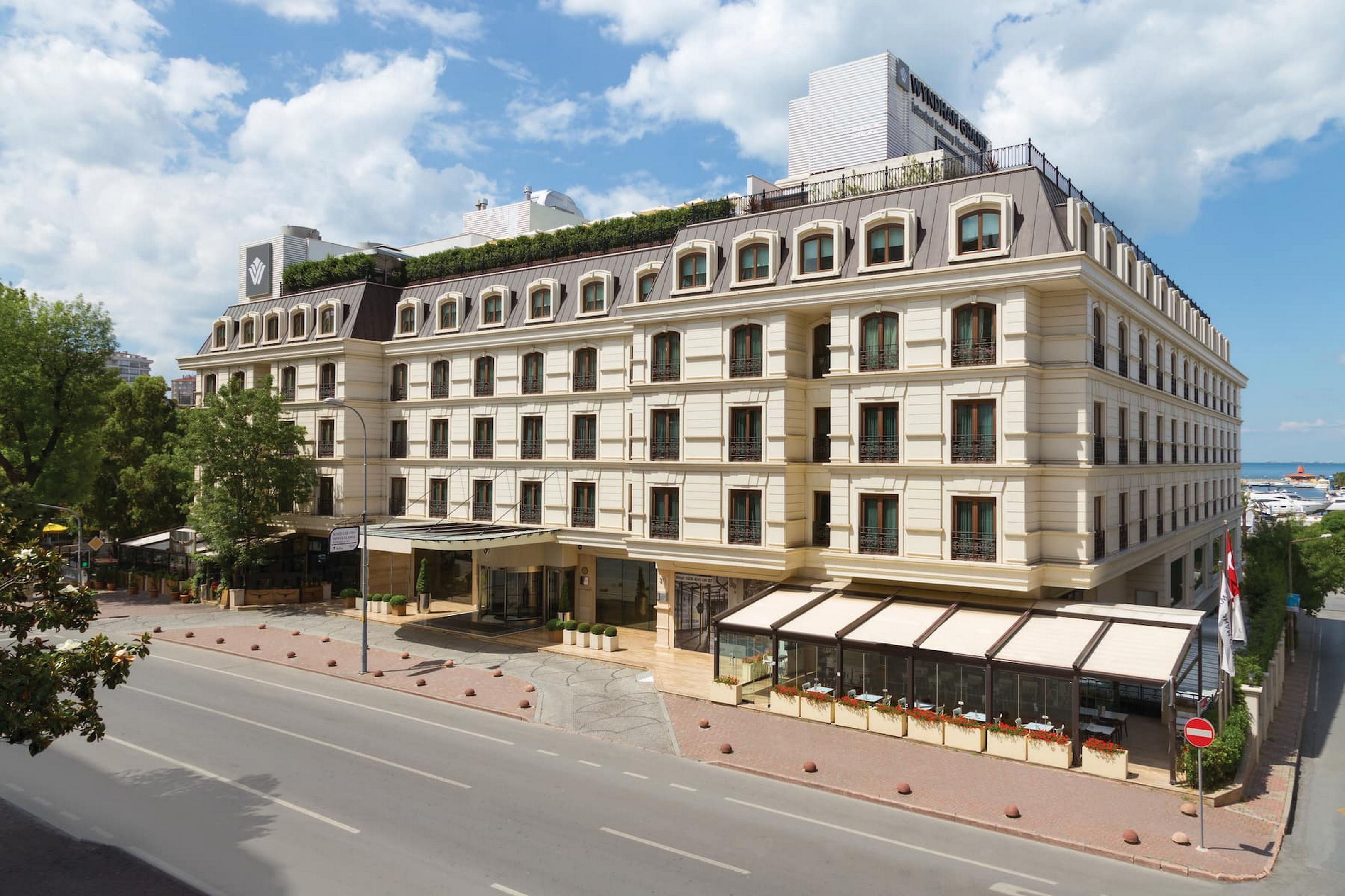 Wyndham Grand Istanbul Kalamis Marina Hotel