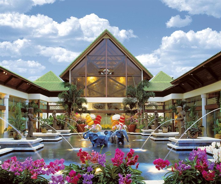 Loews Royal Pacific Resort at Universal Orlando