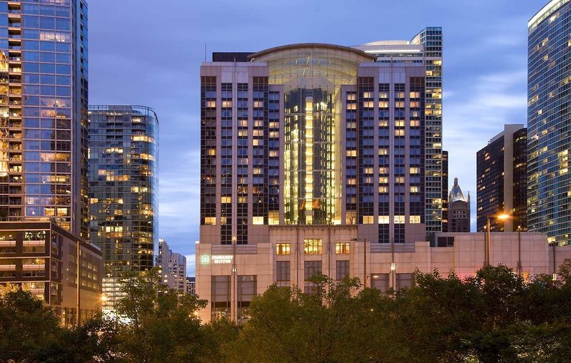 Embassy Suites by Hilton Chicago Downtown Magnificent Mile