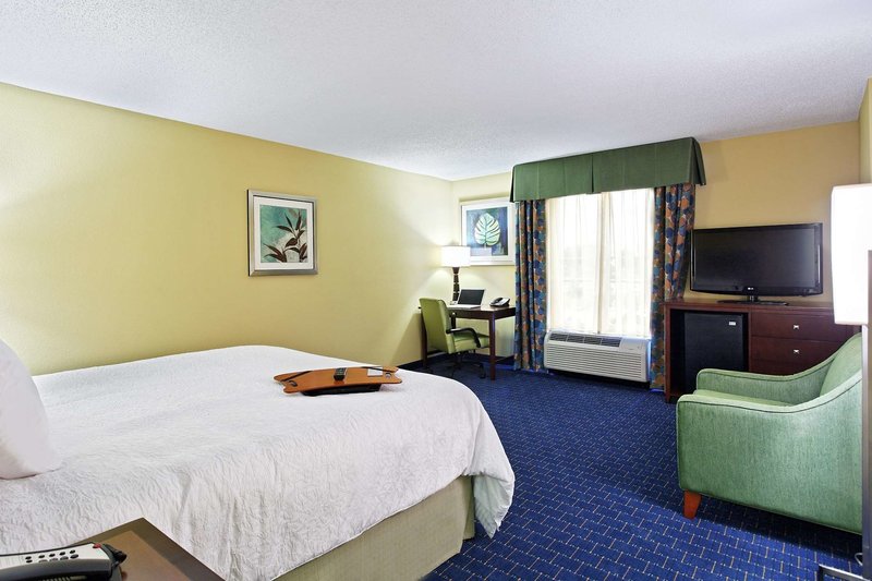 Hampton Inn & Suites Orlando Airport @ Gateway Village