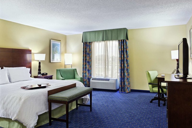 Hampton Inn & Suites Orlando Airport @ Gateway Village