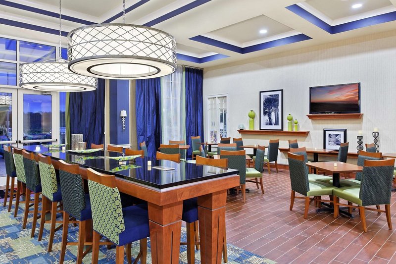 Hampton Inn & Suites Orlando Airport @ Gateway Village