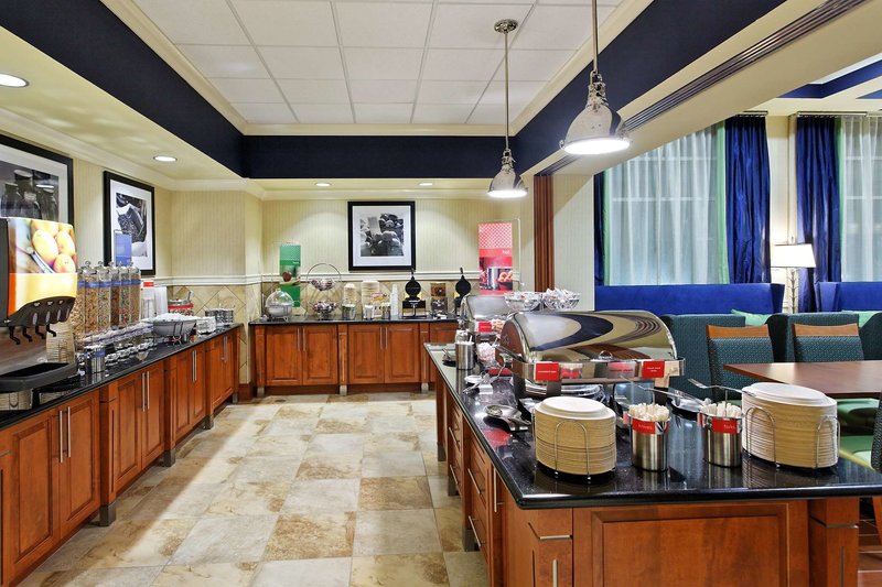 Hampton Inn & Suites Orlando Airport @ Gateway Village