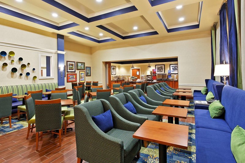 Hampton Inn & Suites Orlando Airport @ Gateway Village