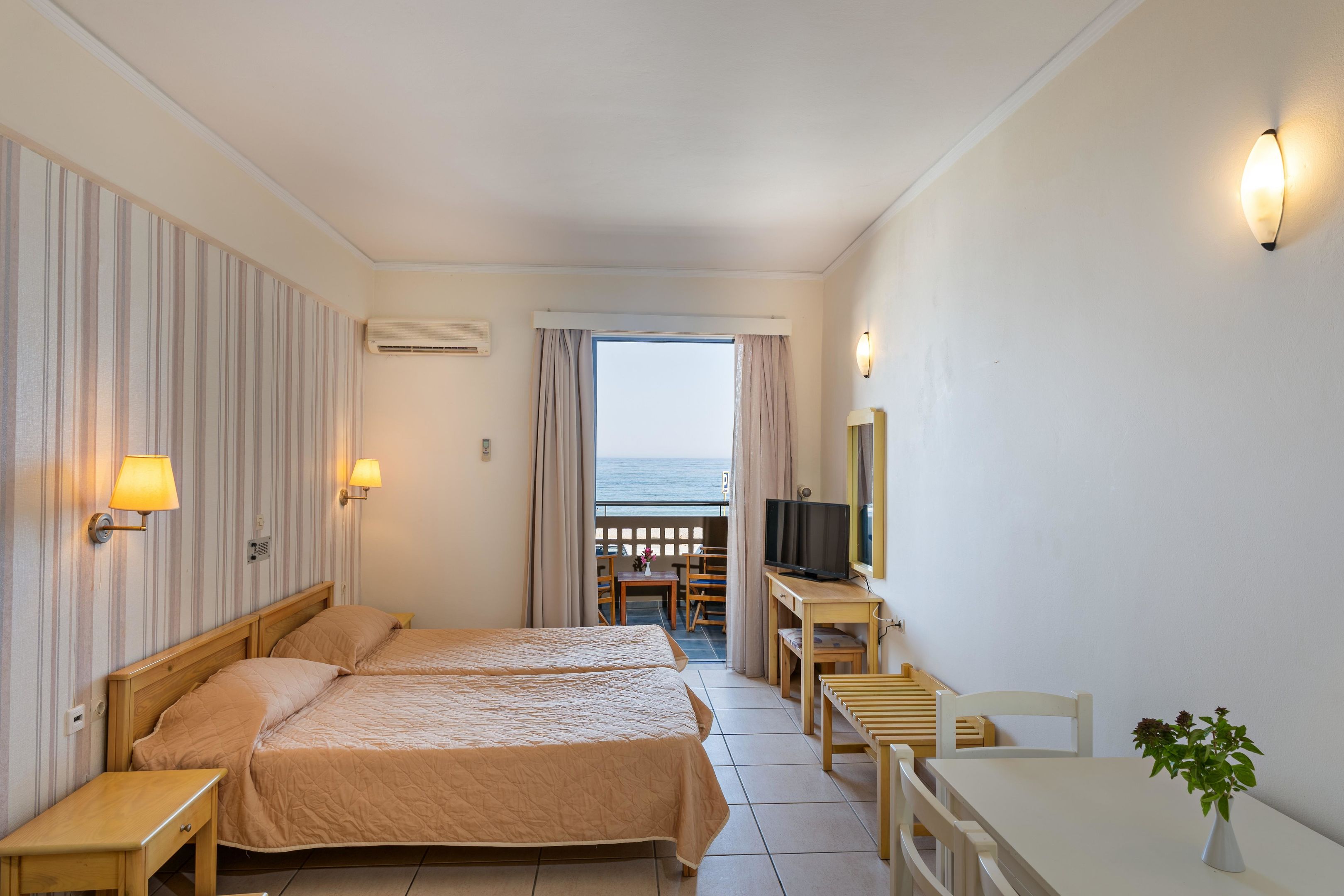 Esperia Beach Apart & Suites