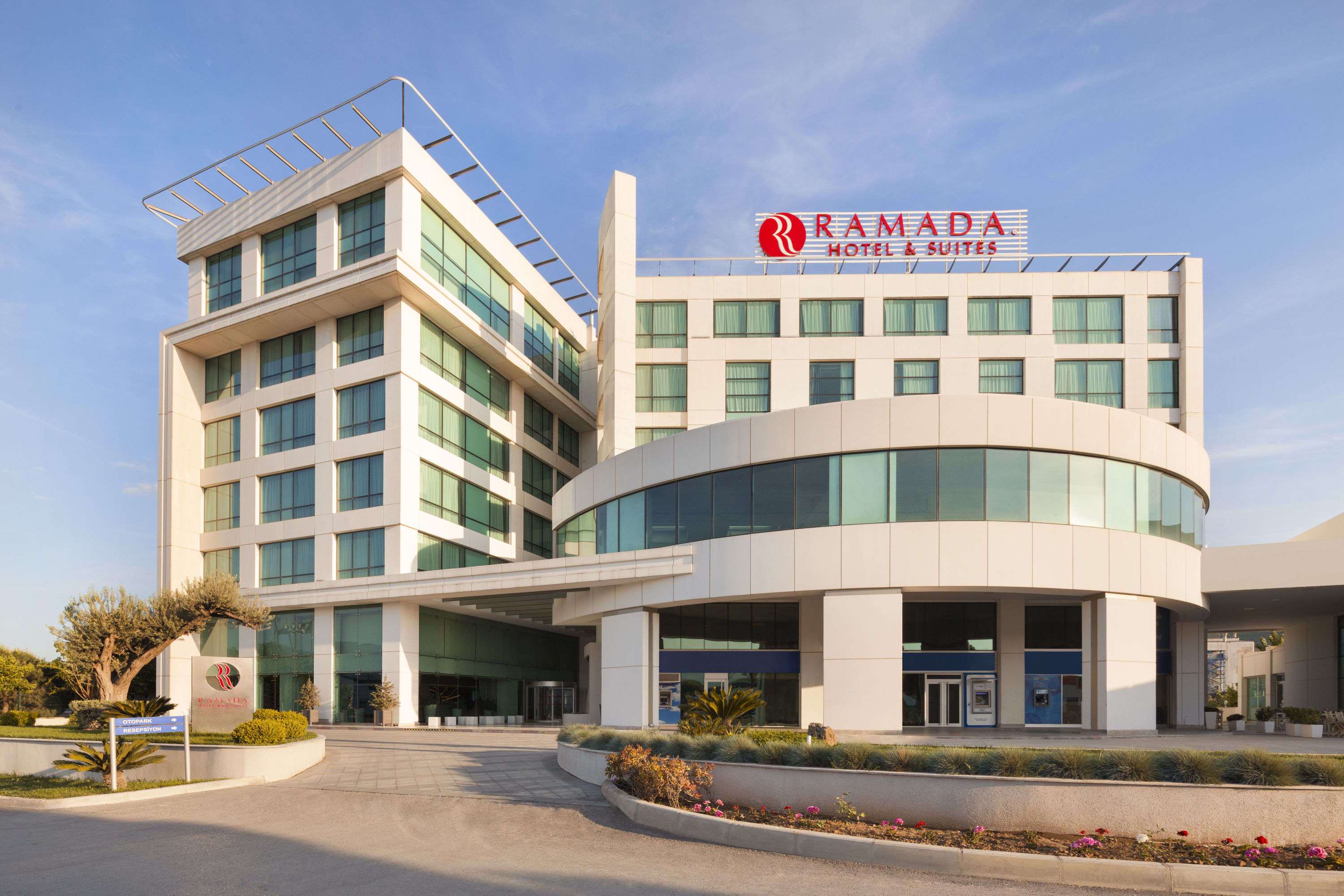 Ramada Hotel & Suites By  Kemalpasa Izmir Photo