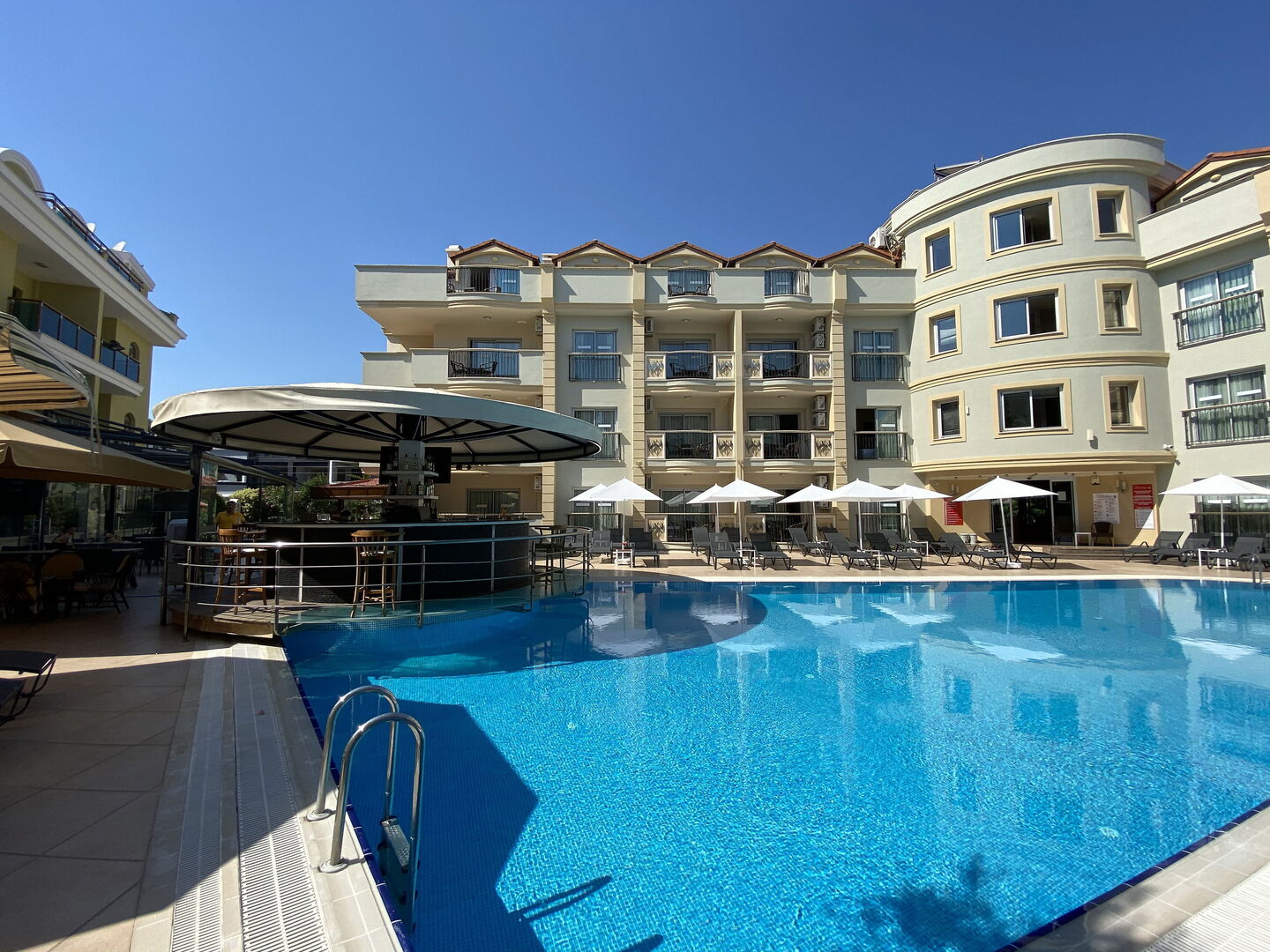 Club Karakas Apartments