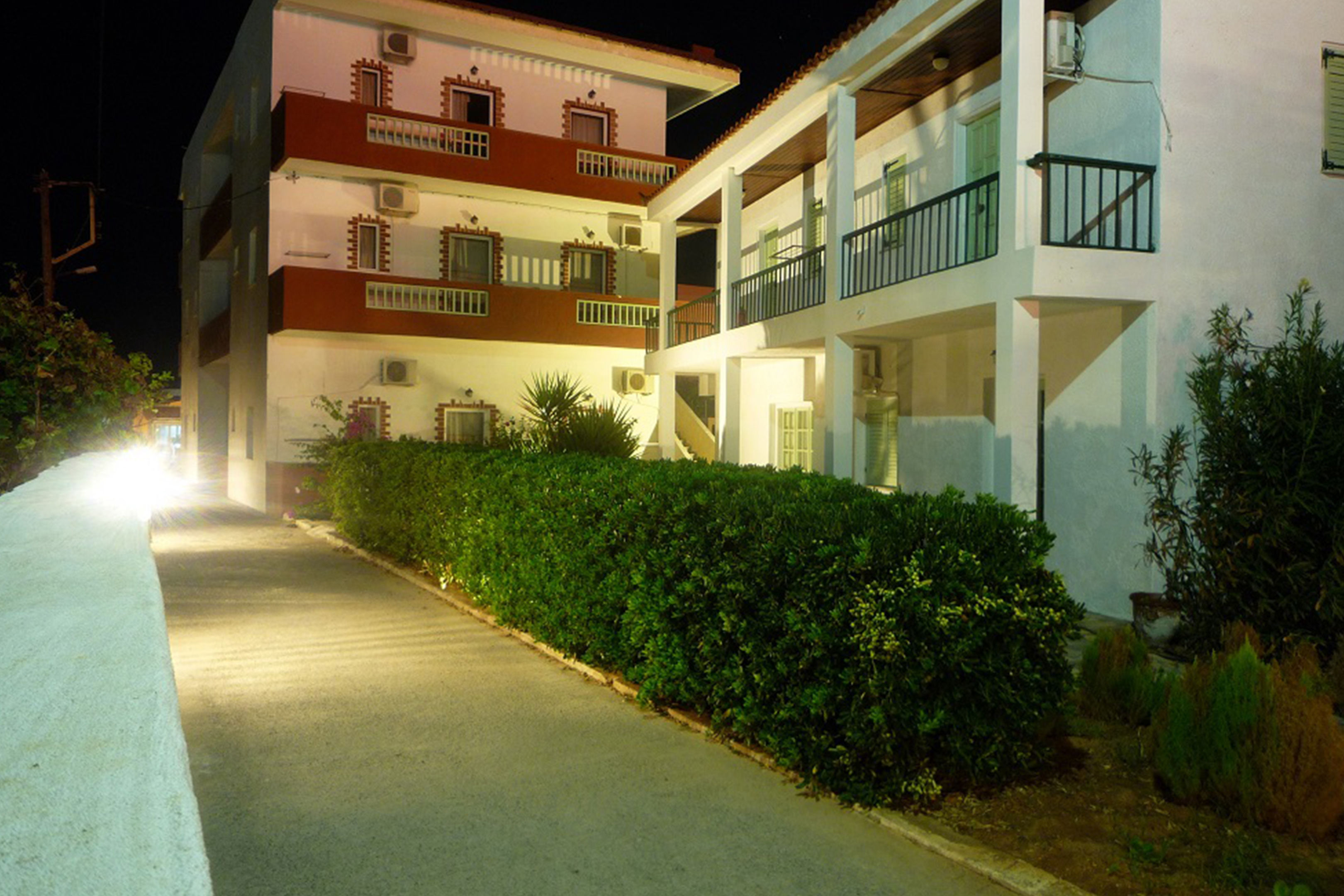 Haris Apartments