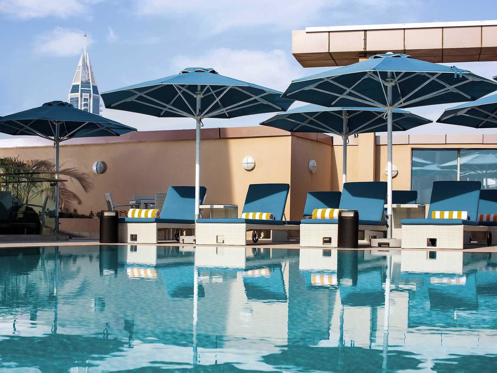 Pullman Dubai Jumeirah Lakes Towers Photo