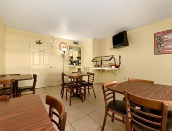 Howard Johnson by Wyndham Lake Front Park Kissimmee