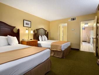 Howard Johnson by Wyndham Lake Front Park Kissimmee