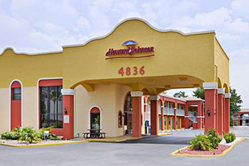Howard Johnson by Wyndham Lake Front Park Kissimmee