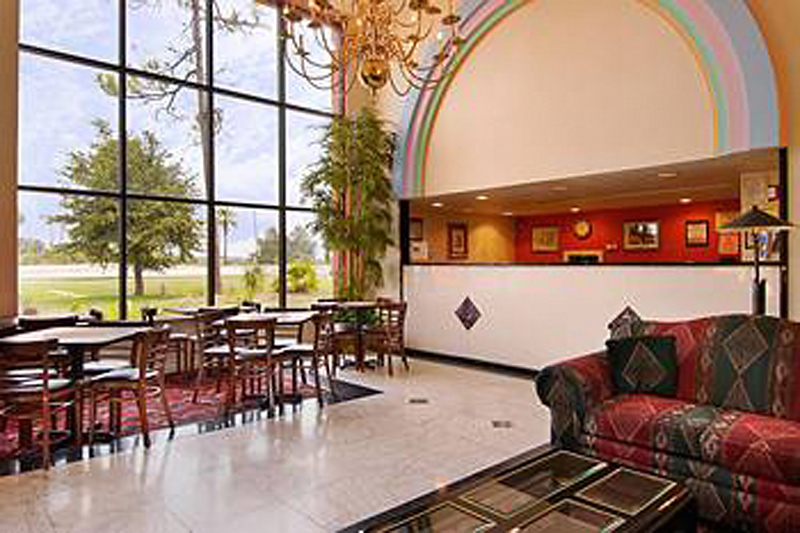 Howard Johnson by Wyndham Lake Front Park Kissimmee