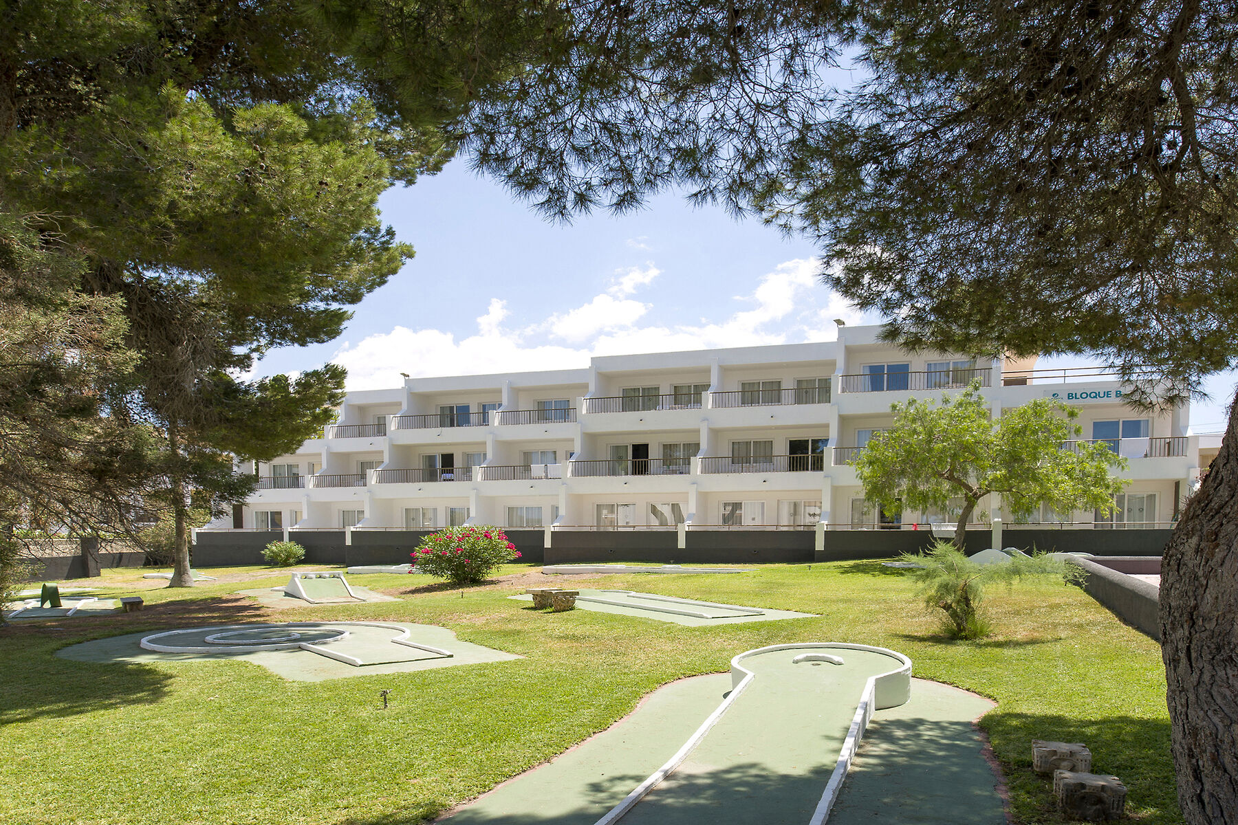 Vibra Riviera Apartments