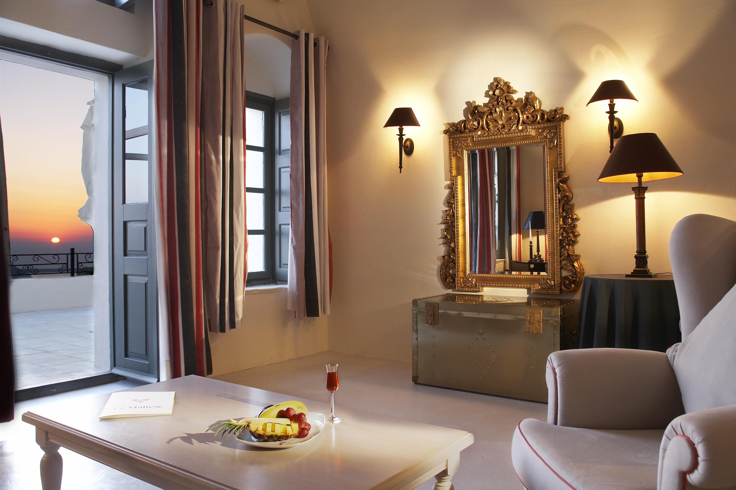 La Maltese Oia Luxury Suites