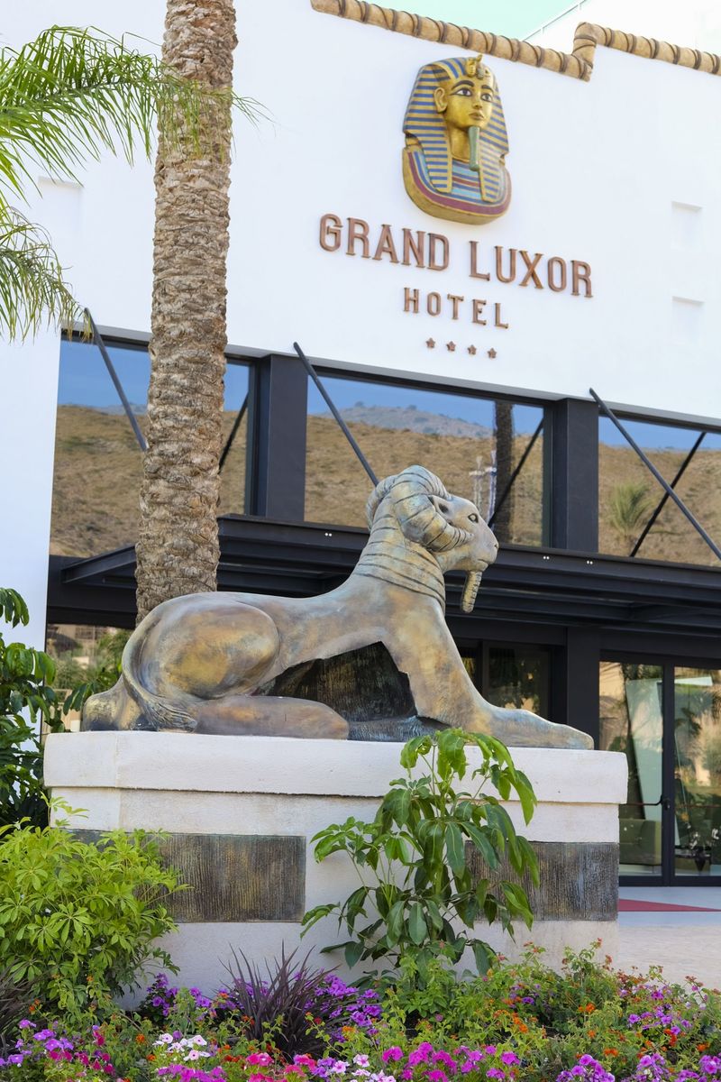 Grand Luxor Hotel