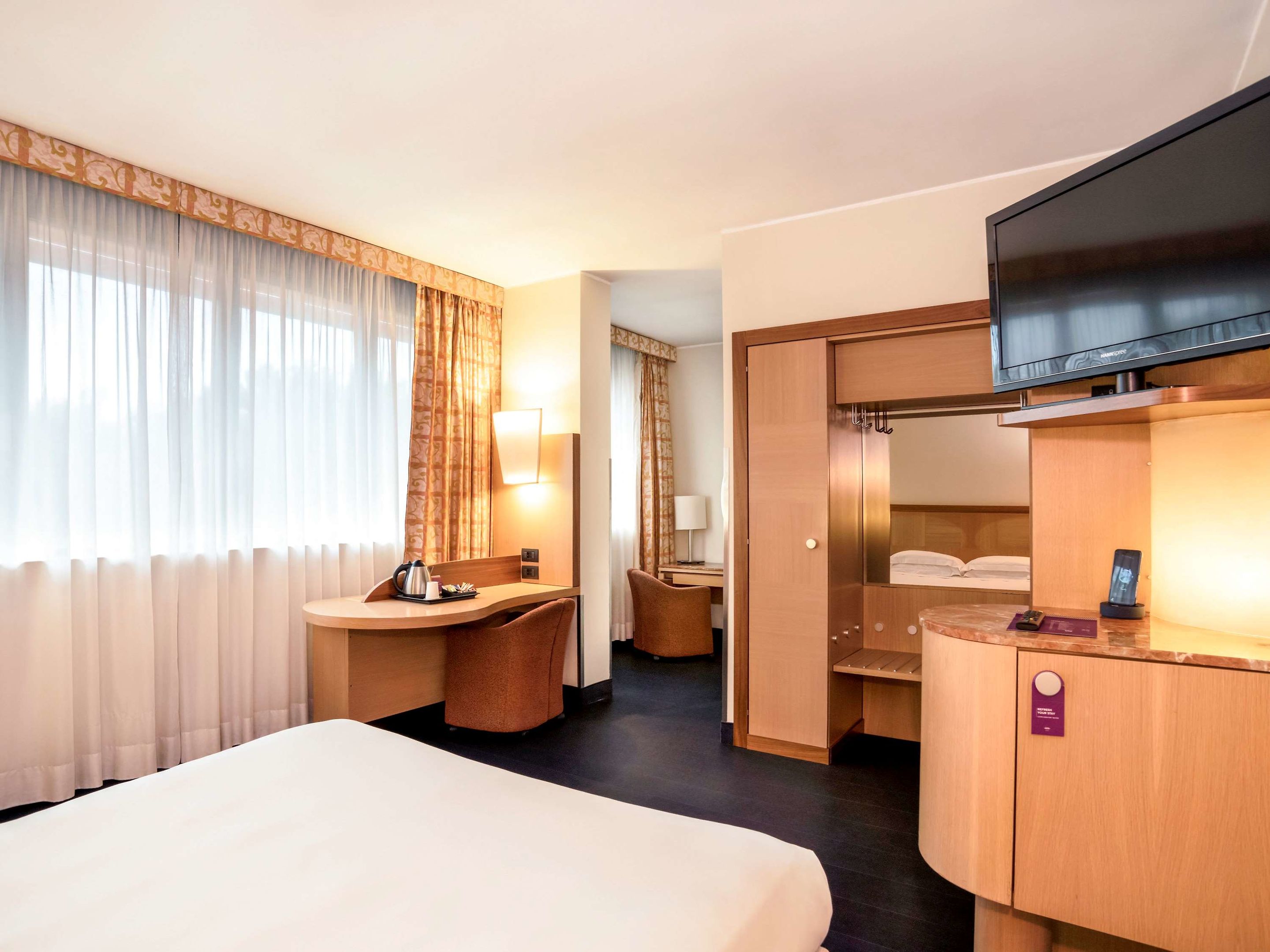 Mercure Roma West