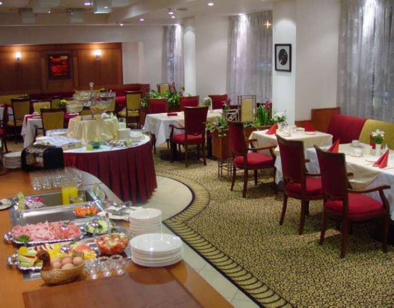 Ramada By Wyndham Prague City Centre Photo