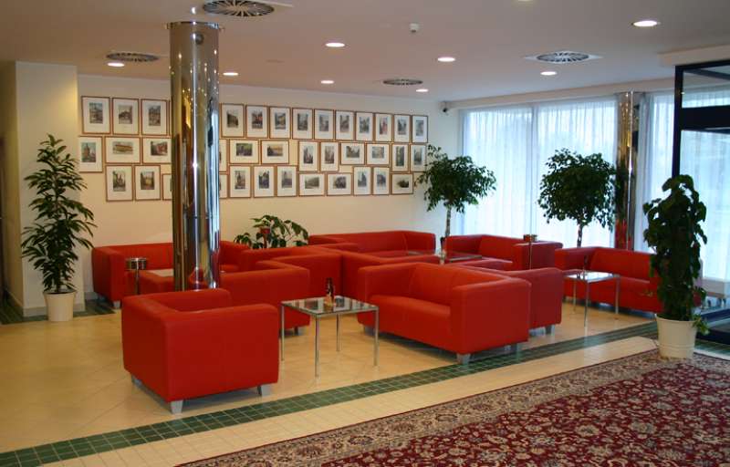 Ramada By Wyndham Airport Prague Photo