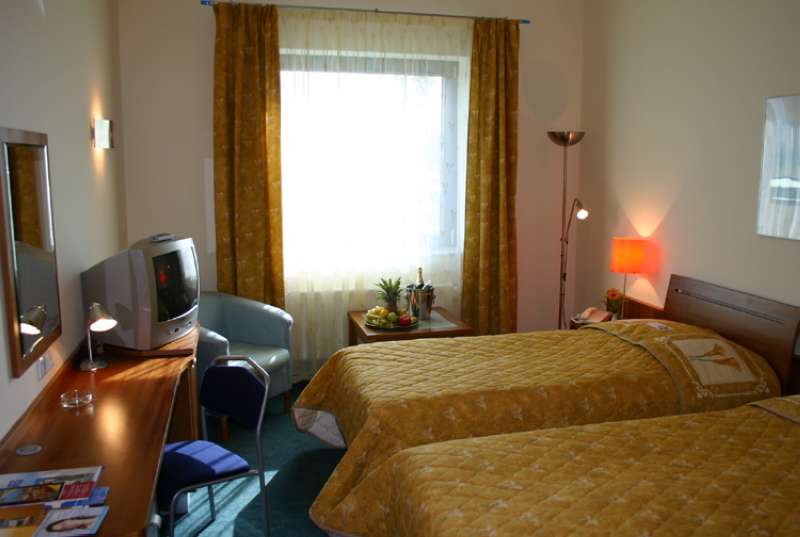 Ramada By Wyndham Airport Prague Photo