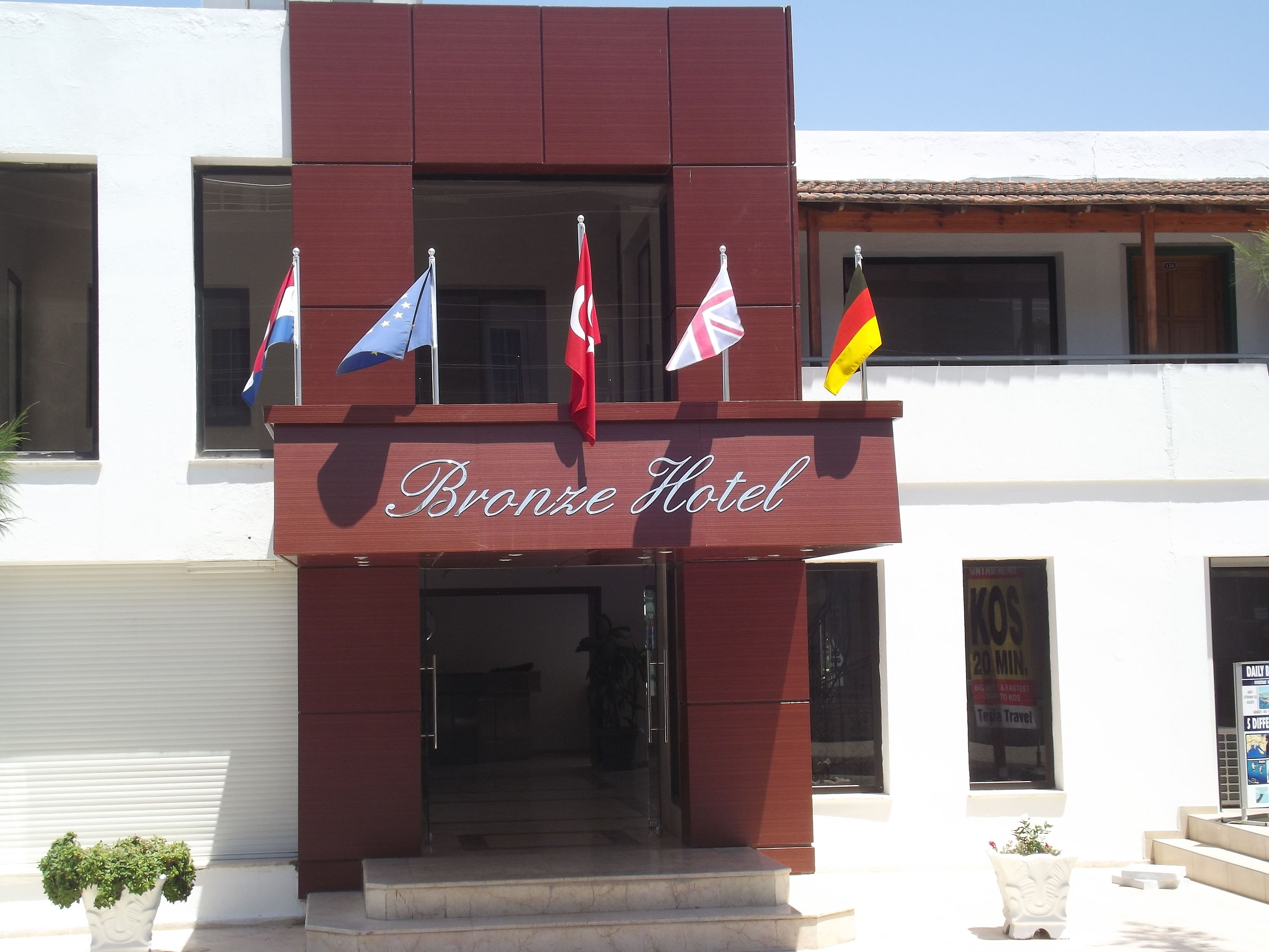 Bronze Hotel Photo
