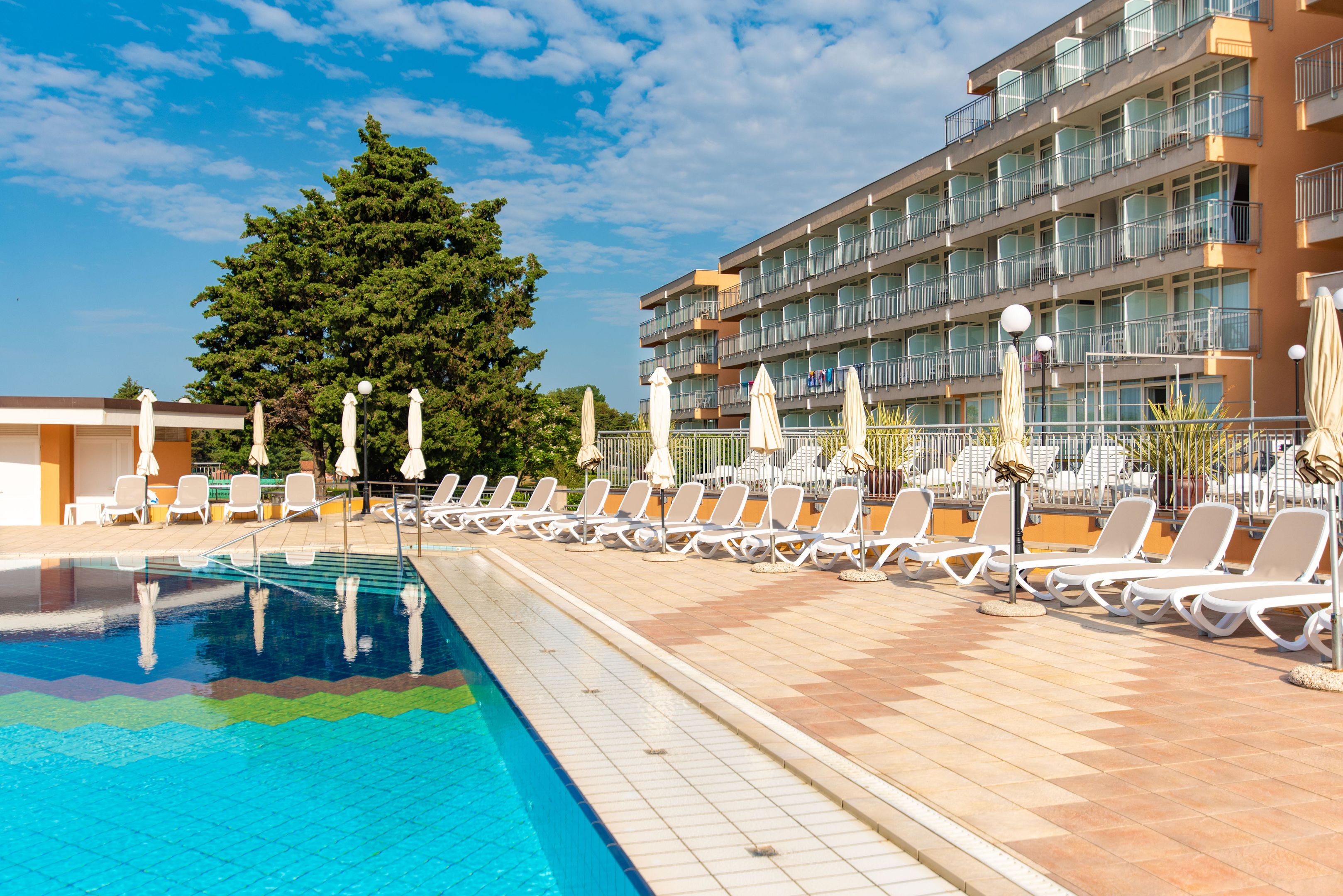 Arena Hotel Holiday