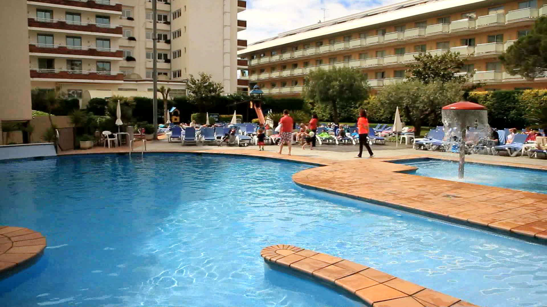 Aqua Hotel Montagut Suites