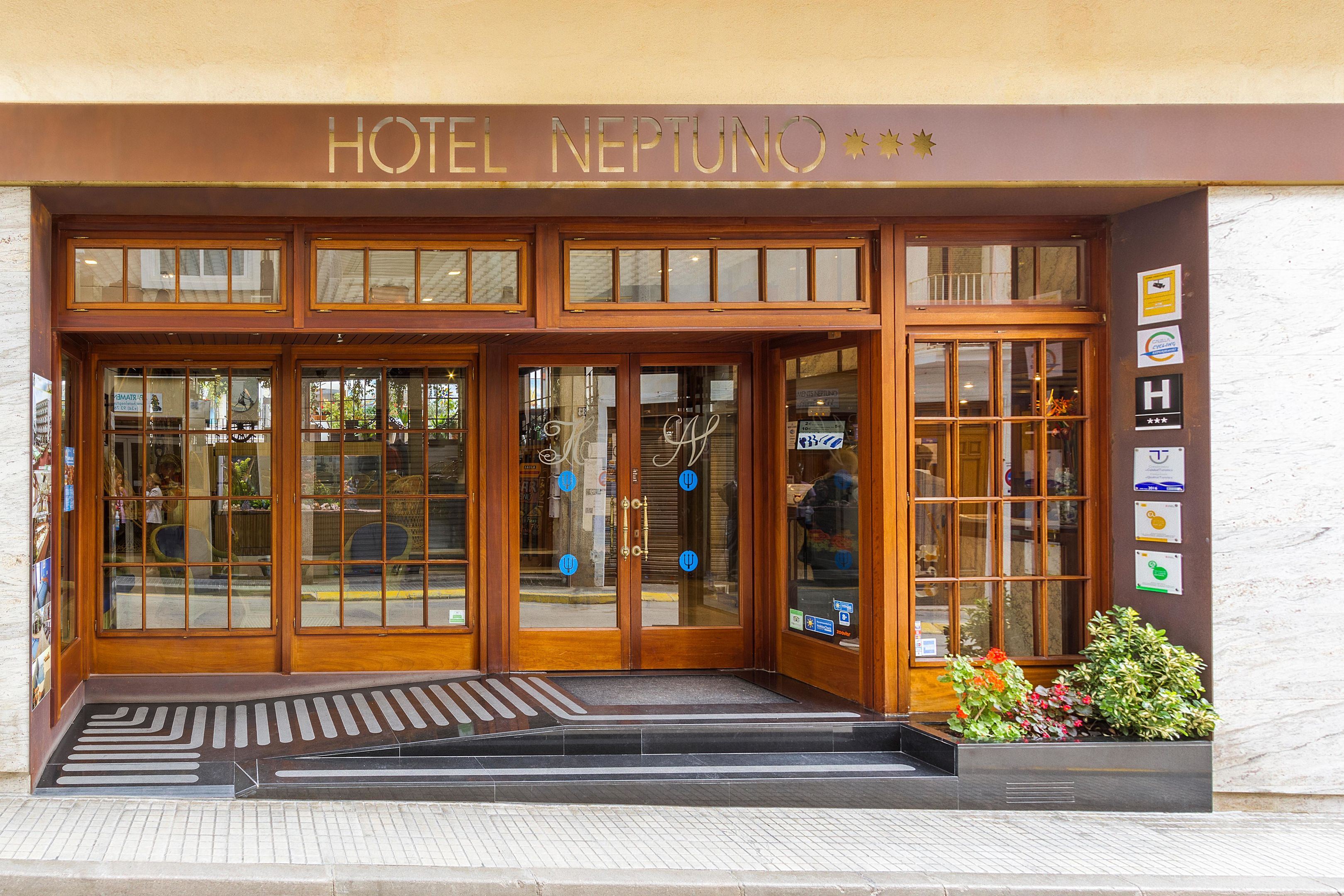 Neptuno Hotel Y Apartamentos